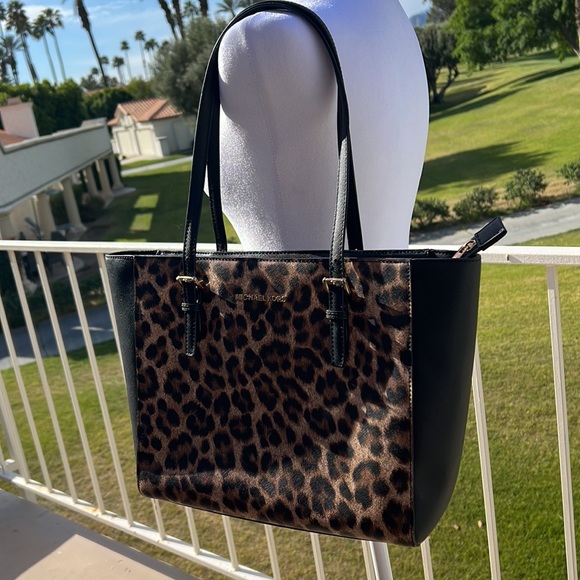 Michael Kors Handbags - Michael Kors Jet set leopard tote